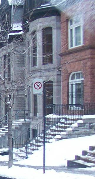 I took this picture on Dec/2001.  I was riding in a car in Montreal Canada.